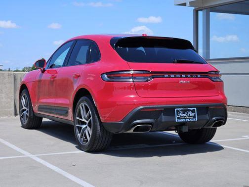 2025 Porsche Macan Base