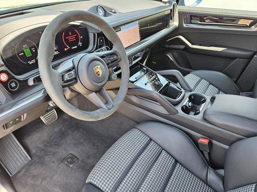 2024 Porsche Cayenne E-Hybrid S