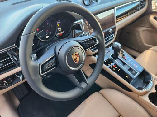 2026 Porsche Macan AWD