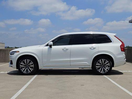 2022 Volvo XC90 T5 Momentum