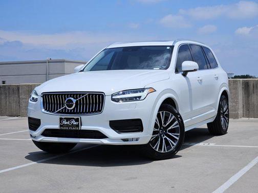 2022 Volvo XC90 T5 Momentum