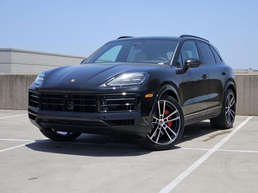 Chromite Black Metallic 2026 Porsche Cayenne S