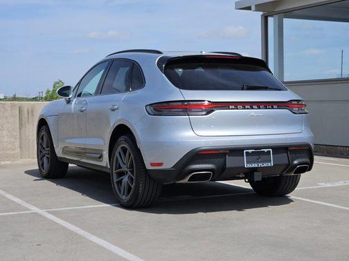 Dolomite Silver Metallic 2025 Porsche Macan Macan