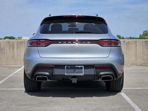 Dolomite Silver Metallic 2025 Porsche Macan Macan