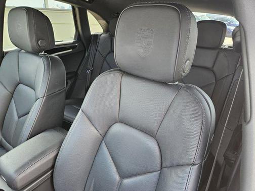 2025 Porsche Macan AWD