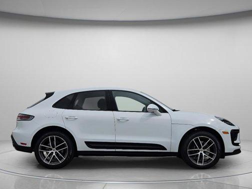 2025 Porsche Macan AWD