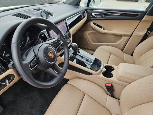 2025 Porsche Macan AWD