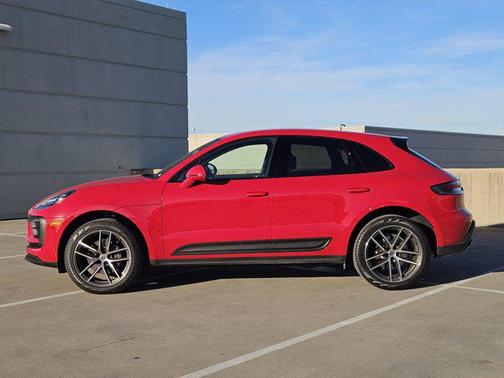 2025 Porsche Macan AWD