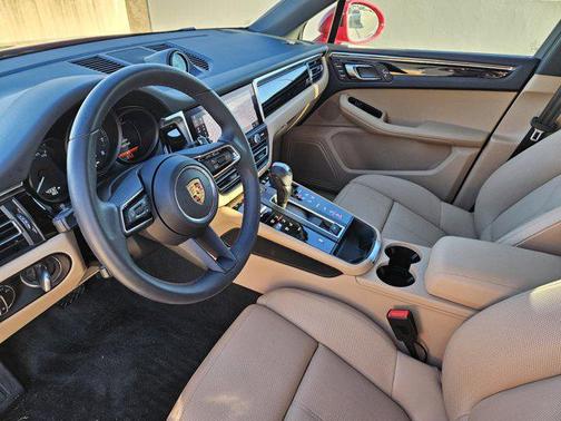 2025 Porsche Macan AWD