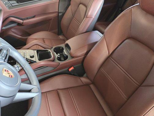 2026 Porsche Cayenne GTS