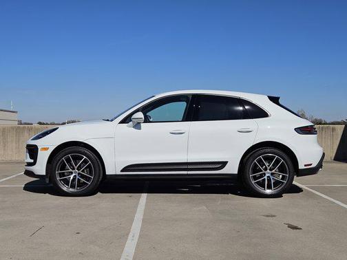 2025 Porsche Macan AWD