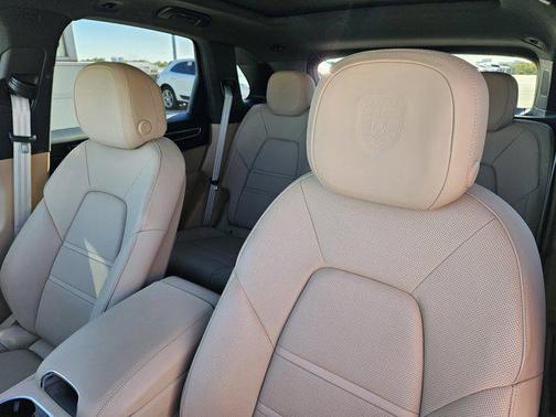 2022 Porsche Cayenne Cayenne E-Hybrid Platinum Edition