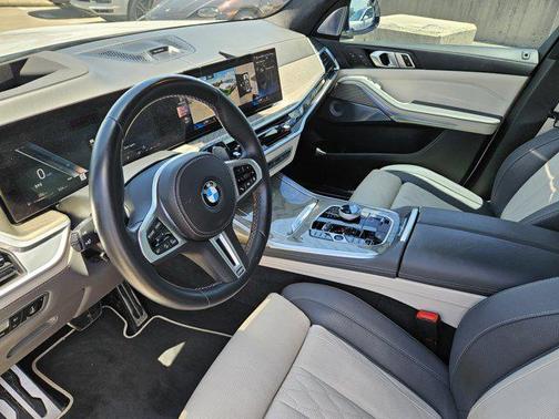 2023 BMW X7 M60i
