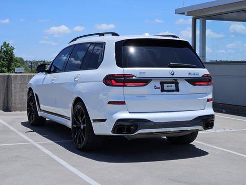 2023 BMW X7 M60i