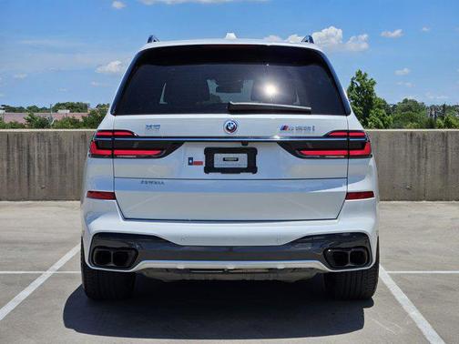 2023 BMW X7 M60i