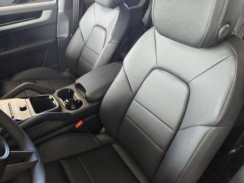 2025 Porsche Cayenne AWD