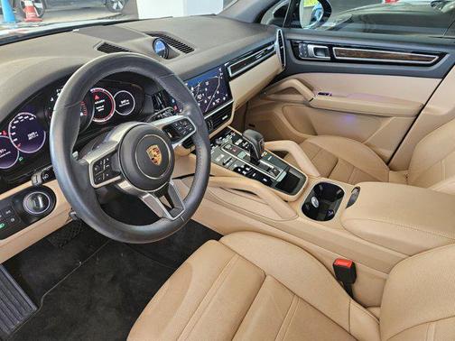 2023 Porsche Cayenne Platinum Edition