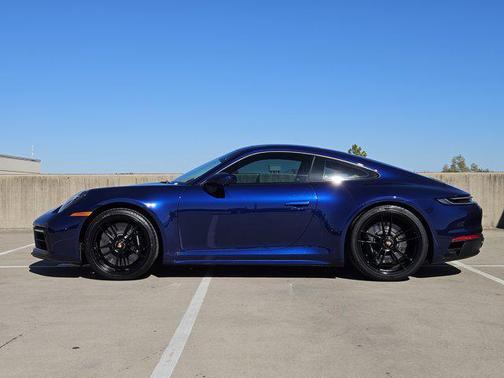 2024 Porsche 911 Carrera 4 GTS