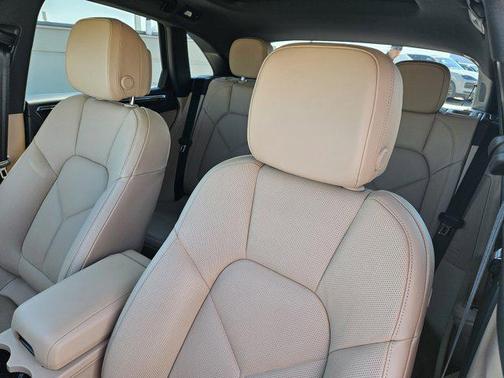 2025 Porsche Macan AWD
