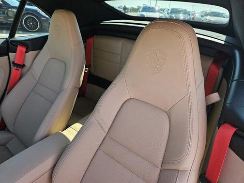 2024 Porsche 911 Carrera 4 GTS