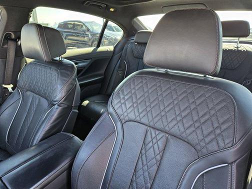 2022 BMW 740 i xDrive