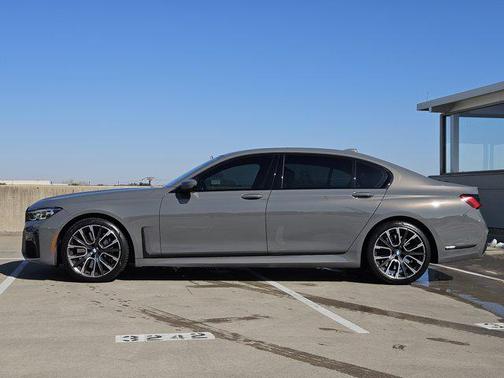 2022 BMW 740 i xDrive