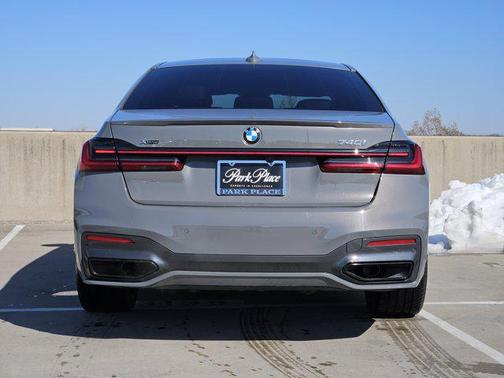 2022 BMW 740 i xDrive