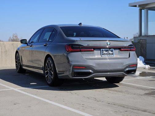 2022 BMW 740 i xDrive