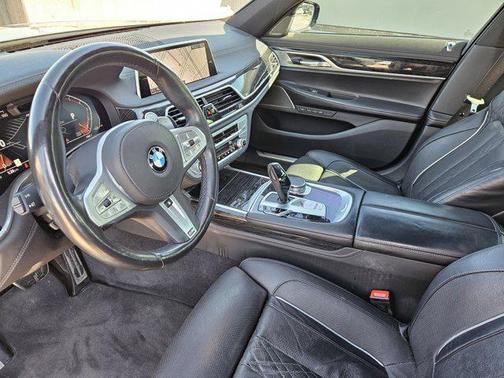 2022 BMW 740 i xDrive