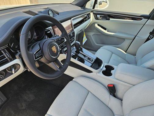 2025 Porsche Macan S