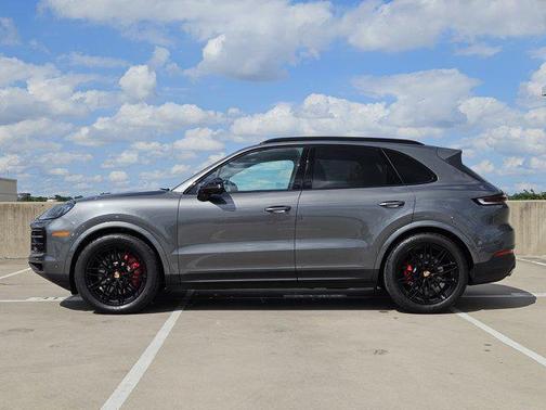 2024 Porsche Cayenne S