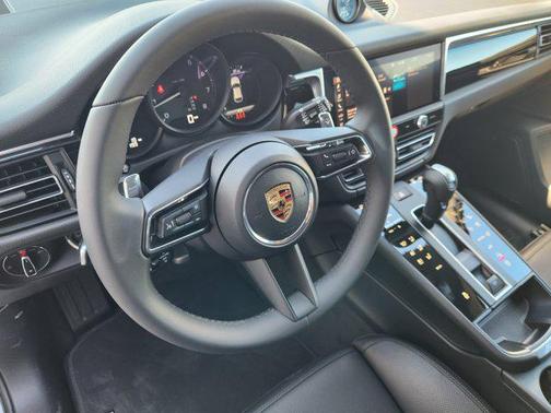 2026 Porsche Macan AWD