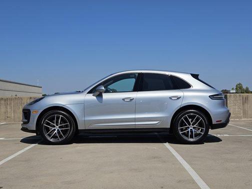 2025 Porsche Macan AWD