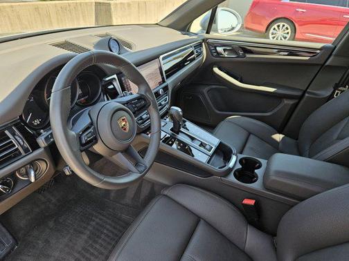 2025 Porsche Macan AWD