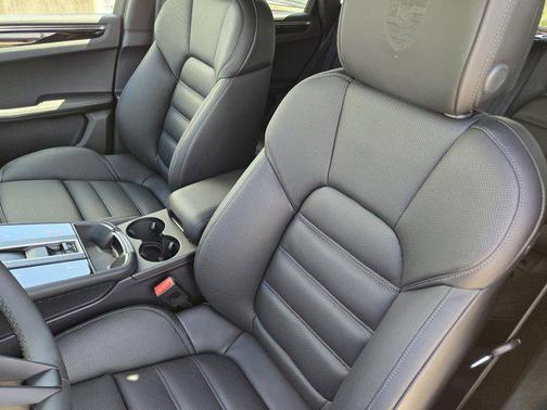 2025 Porsche Macan AWD