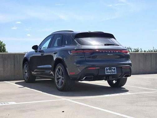 2025 Porsche Macan AWD
