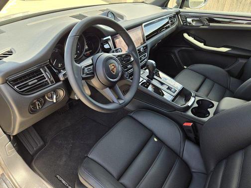 2025 Porsche Macan AWD