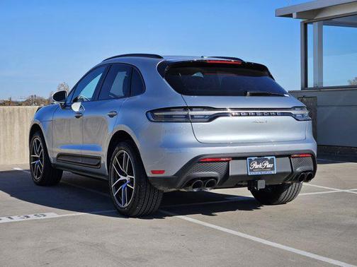 2025 Porsche Macan AWD