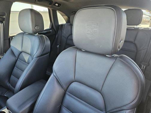 2025 Porsche Macan AWD