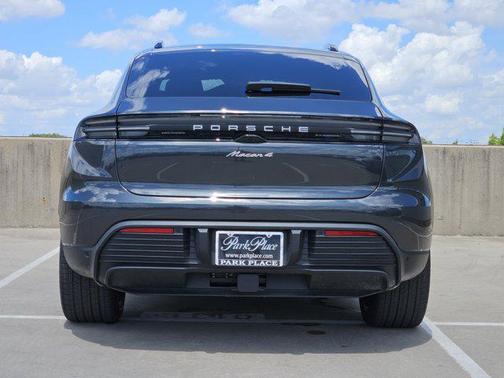 2024 Porsche Macan Base