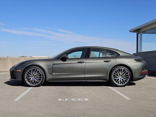 2026 Porsche Panamera RWD