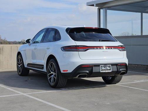 2025 Porsche Macan AWD
