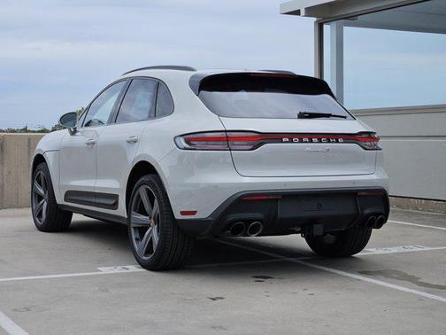 2025 Porsche Macan Base