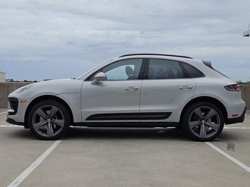 2025 Porsche Macan Base