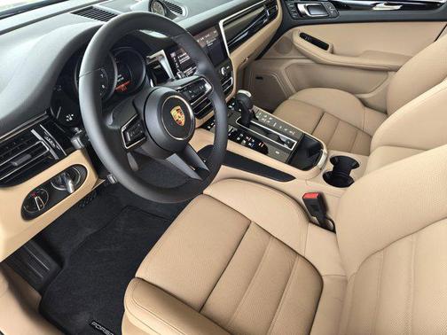 2025 Porsche Macan AWD