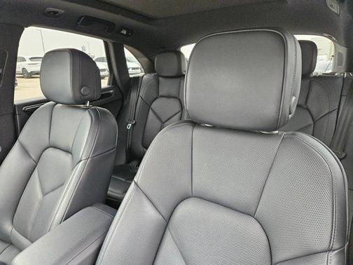 2025 Porsche Macan AWD