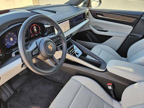 2024 Porsche Macan 4