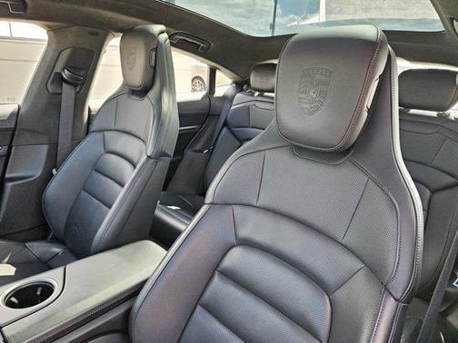 2022 Porsche Taycan Turbo