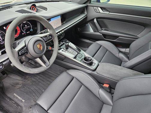 2025 Porsche 911 Carrera