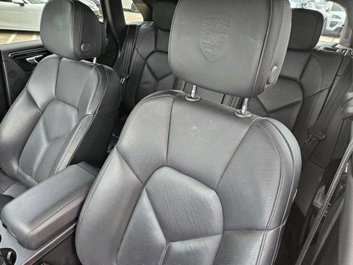 2023 Porsche Macan Base